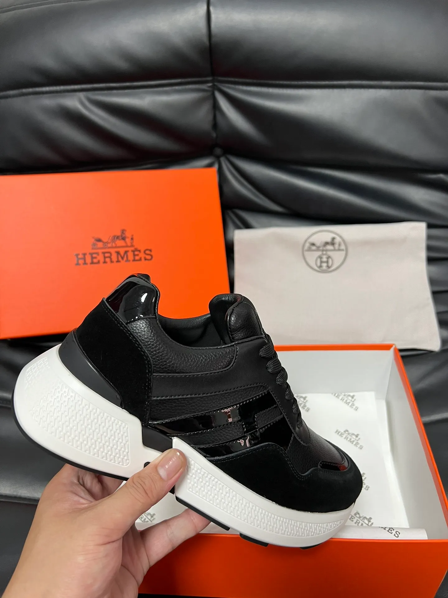 [HERMES] Hermès men's shoes 💰520💰 - High-end quality original order - Upper: 🔝 tumbled calfskin, suede calfskin, shoe body sewn with H pattern - Lining: water-dyed cowhide - Outsole: ultra-light T men's shoes 💰U foam rubber; two-color molded outsole - Super high quality control, fine workmanship: highlighted (high-end, luxury, grade) -Size : 39-44 (38, 45 can be customized)